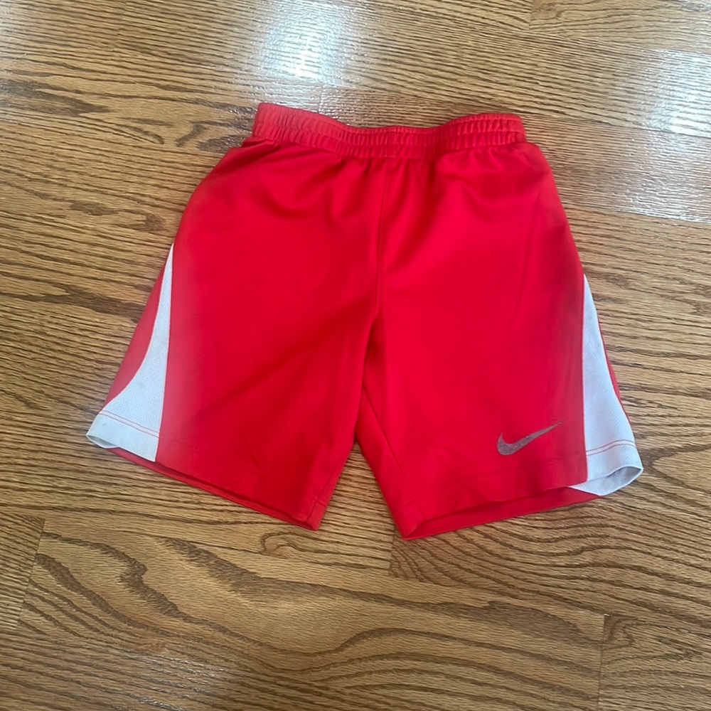 Nike Shorts size 7 good condition kids - Picture 1 of 2